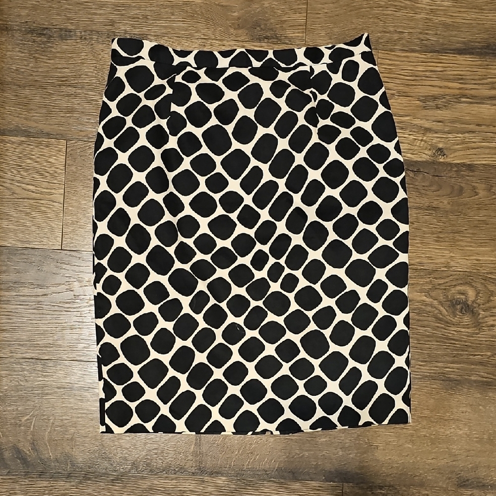 Michael Kors Geometric Black Off White Pencil Skirt Size 4 Business Midi